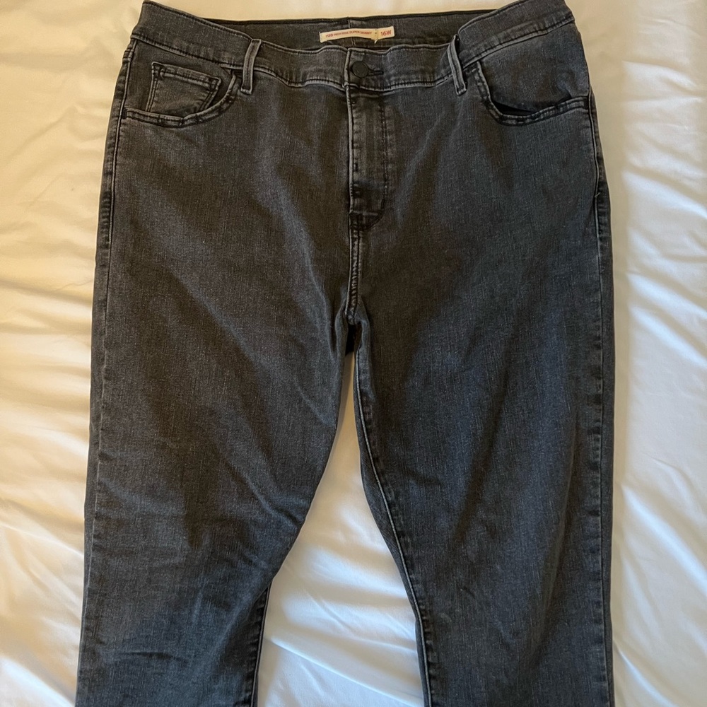 Levi’s 720 supper skinny high rise jeans